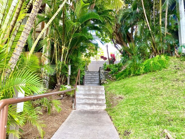 Building Photo - 3 bed / 3 bath furnished condo with ocean views!