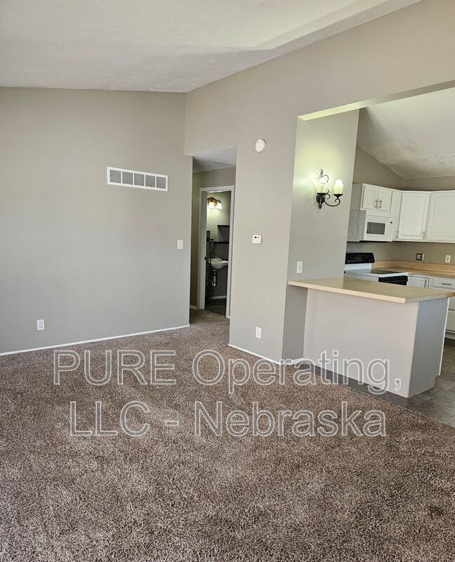 Building Photo - 8624 Templeton Dr