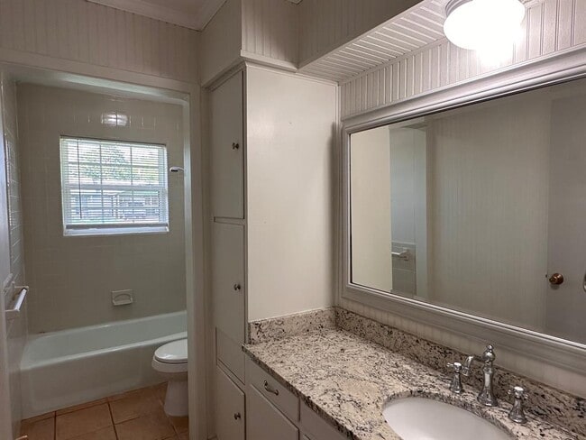 Building Photo - 110 Jones St