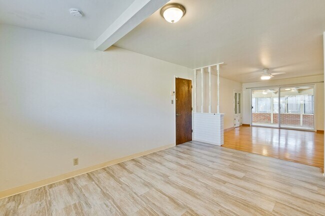 Building Photo - Hardwood Floors- Top Moreland SCH- SM Dogs Welcome- Close to Apple