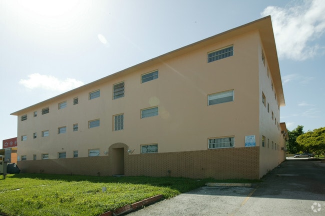 Building Photo - Royal Palm Apartments