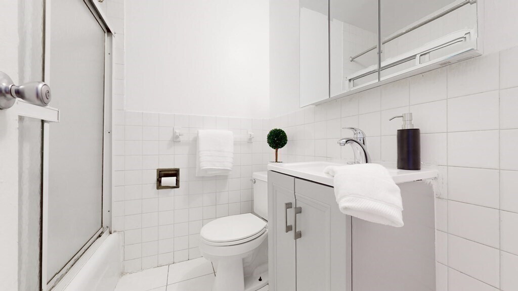 Building Photo - 143 Kenrick St