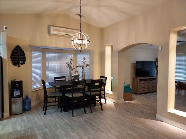 Building Photo - Four bedroom w/ Studio