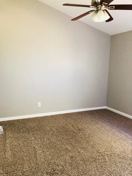 Second Bedroom - 422 Wright St