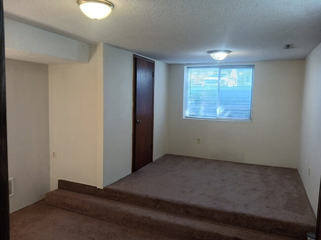 Building Photo - 1144 W Center St