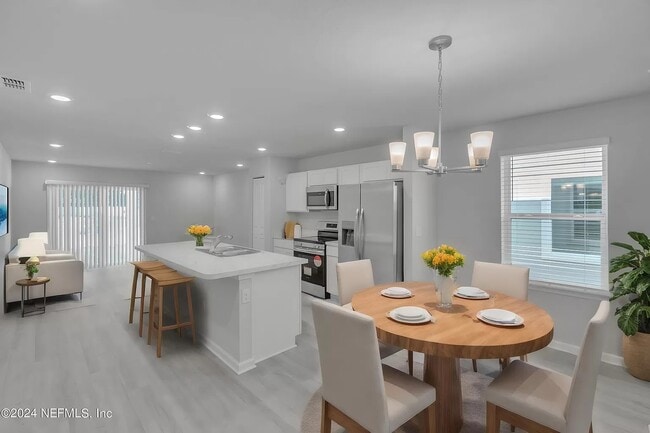 Building Photo - 832 Hartshill Pl