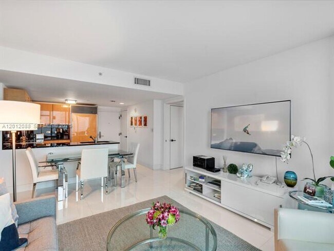 Building Photo - 6801 Collins Ave
