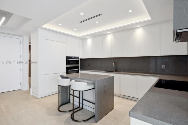 Building Photo - 100 South Pointe Dr