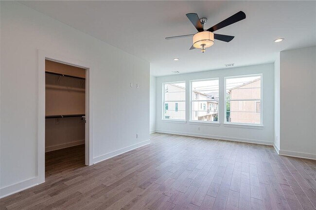 Building Photo - 5210 Schuler St