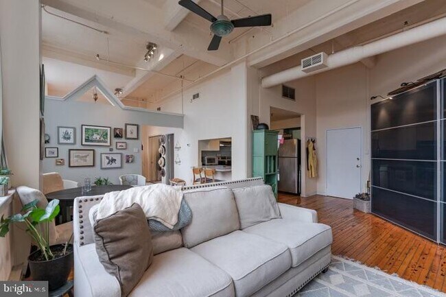 Building Photo - 1238 Callowhill St