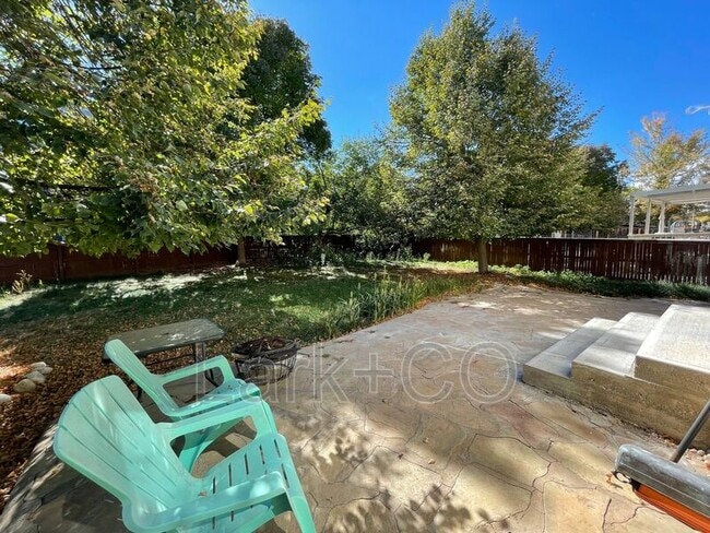 Building Photo - 9350 Cove Creek Dr