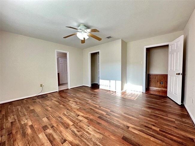 Building Photo - 9210 Meaux Dr