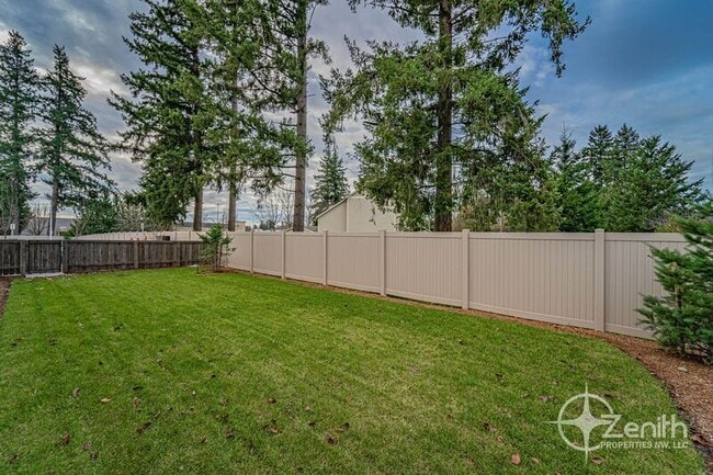 Building Photo - 16304 NE 21st St