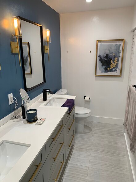 Building Photo - 223 SW 120th Ave