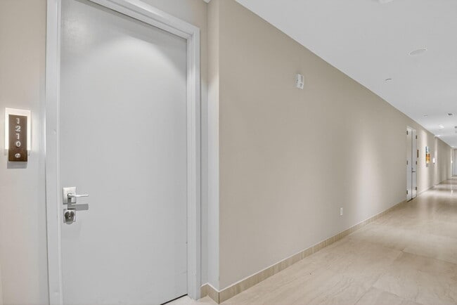 Building Photo - 3100 N Ocean Dr