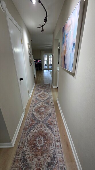 Building Photo - 16084 Dawnview Dr