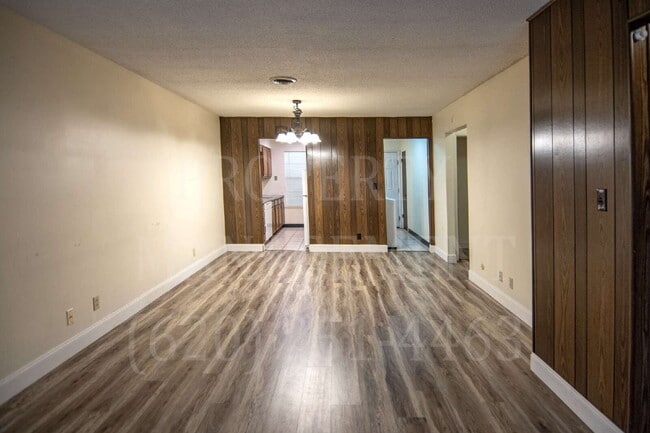 Building Photo - 2 Bedroom 1 Bath Coffeyville Apartment.