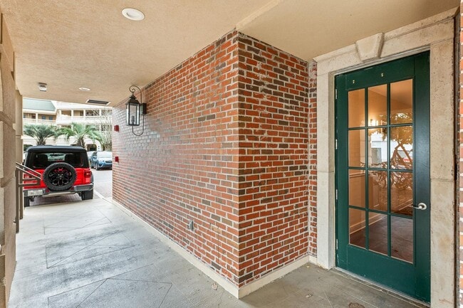 Building Photo - 50% off first months rent.  Fully furnished condo in Rosemary Beach!