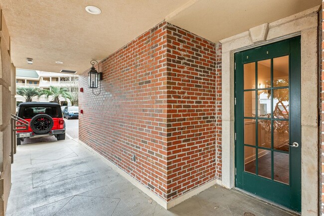 Building Photo - Fully furnished condo in Rosemary Beach!