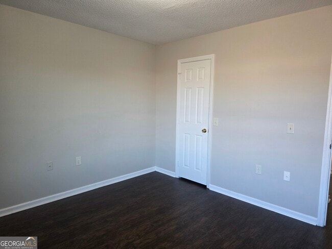 Building Photo - 230 Lanier Dr