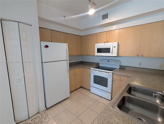 Building Photo - 8070 N Nob Hill Rd