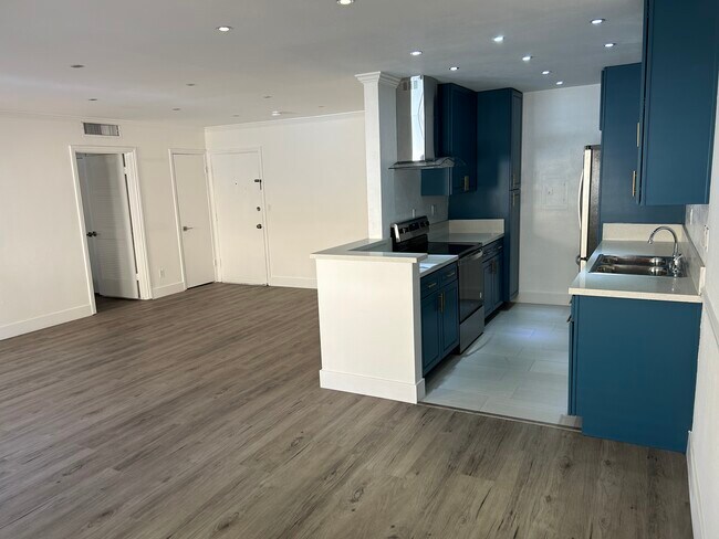 Building Photo - 5328 Newcastle Ave