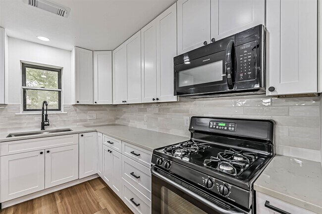 Building Photo - 229 Burkett St