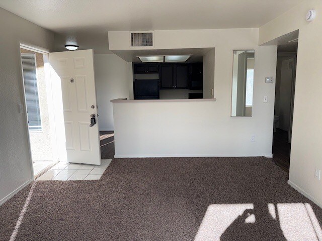 Building Photo - 8070 W Russell Rd