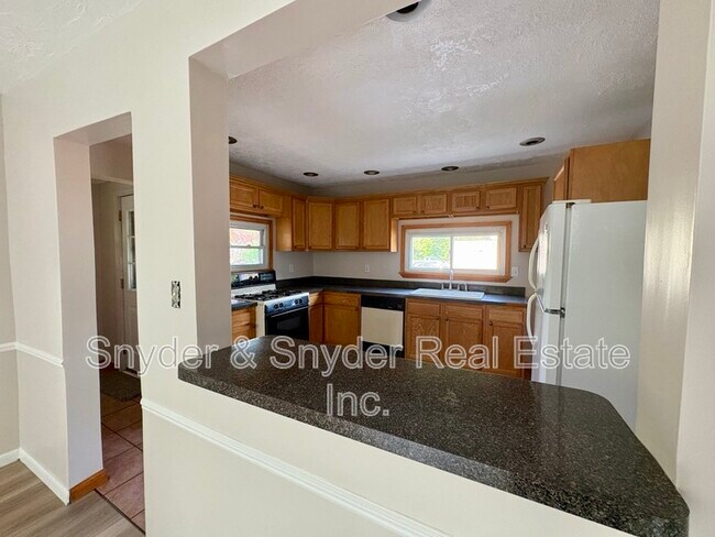 Building Photo - 605 Sackett Ave