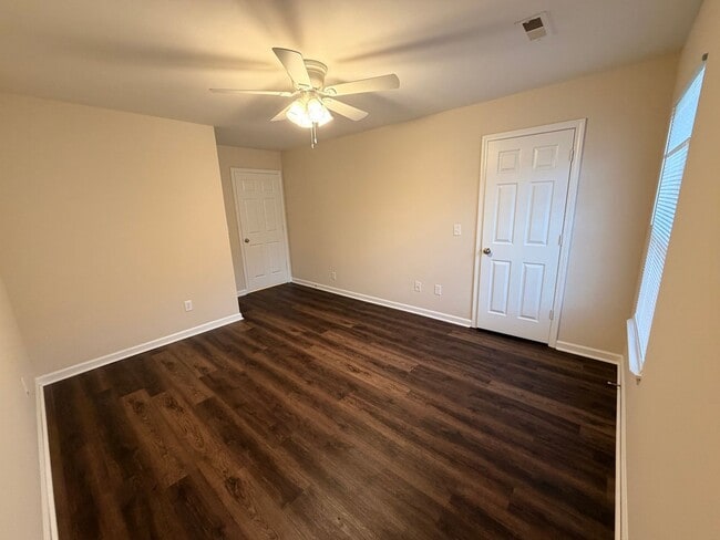 Building Photo - 110-112 Lyons Dr NW