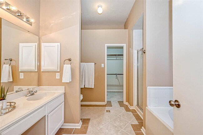 Building Photo - 14410 Cypress Meadow Dr