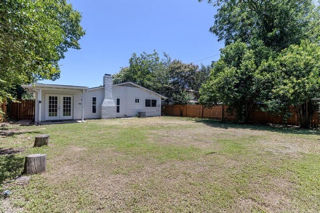 Building Photo - 501 Arbor Ln