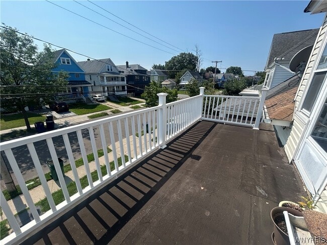 Building Photo - 142 Roesch Ave