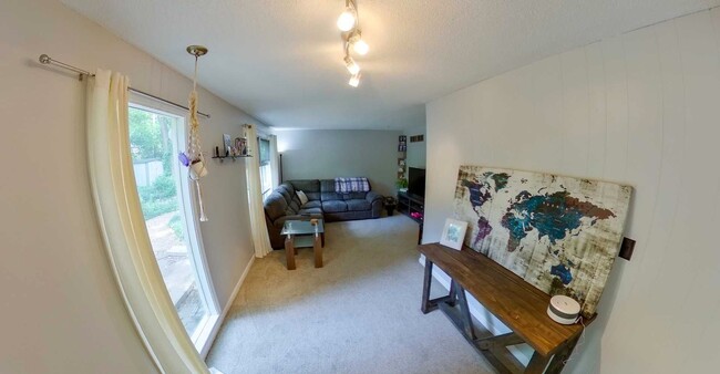 Building Photo - 3D Tour Available - Garage Parking + Sun R...