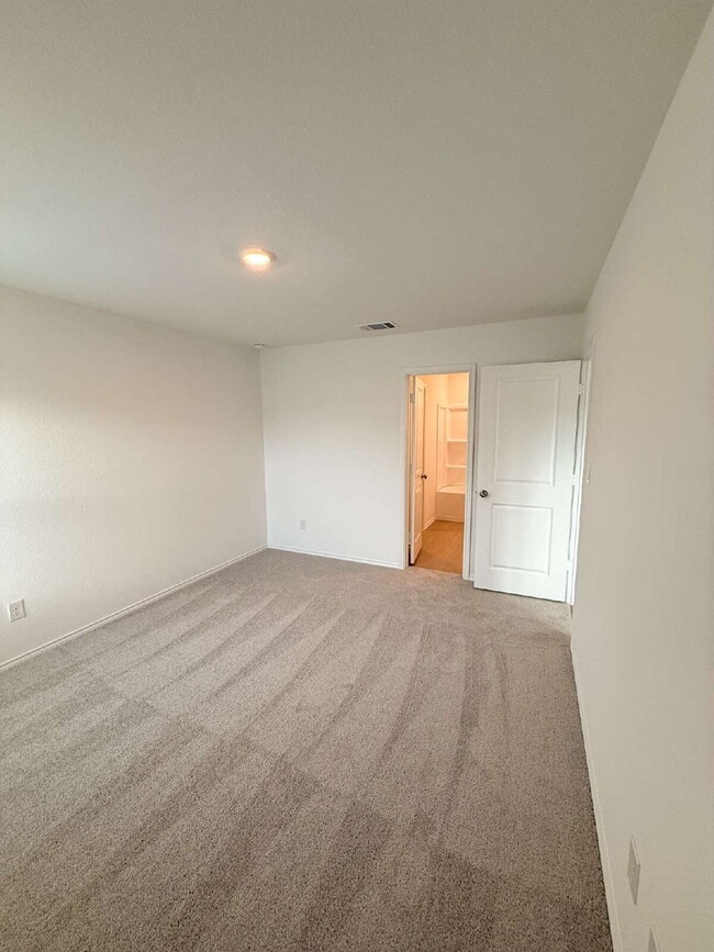 Building Photo - One Story 4 Bedroom/2Bath - For Rent - San Marcos, TX - Minutes From Shopping, Entertainment, and...