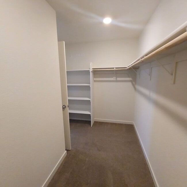 Building Photo - Newer 4 Bedroom, 2.5 bath home in West Roseville/DR Horton Built!