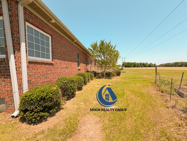 Building Photo - 106 E Wendy Way