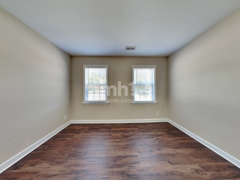 Building Photo - 224 Brooks Edge Dr