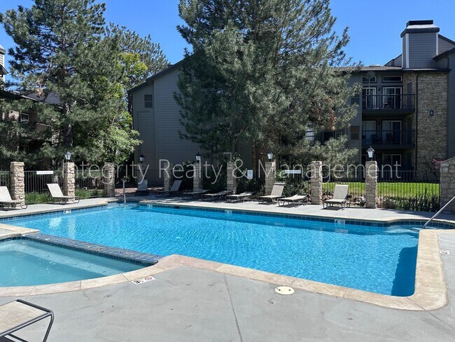 Building Photo - 2575 S Syracuse Way