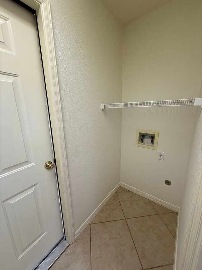 Building Photo - 2 Bedroom / 2 Bath Home with Office Space