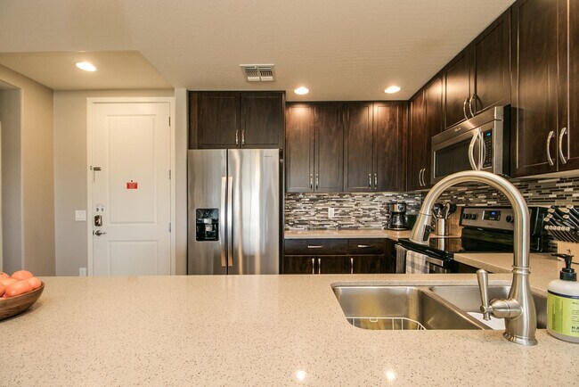 Building Photo - 5450 E Deer Valley Dr