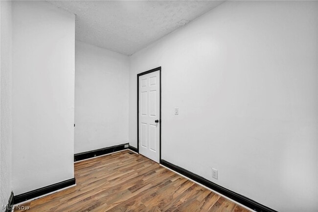 Building Photo - 12001 Oakview Ave