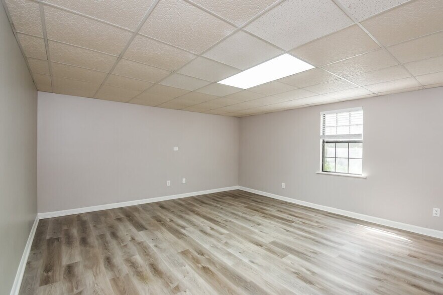 Building Photo - 2721 Candler Ln