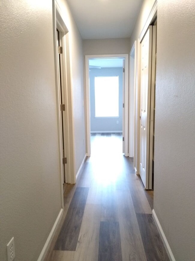 Building Photo - Beautifull Spacious 2 Bedroom 2 Bath Townh...