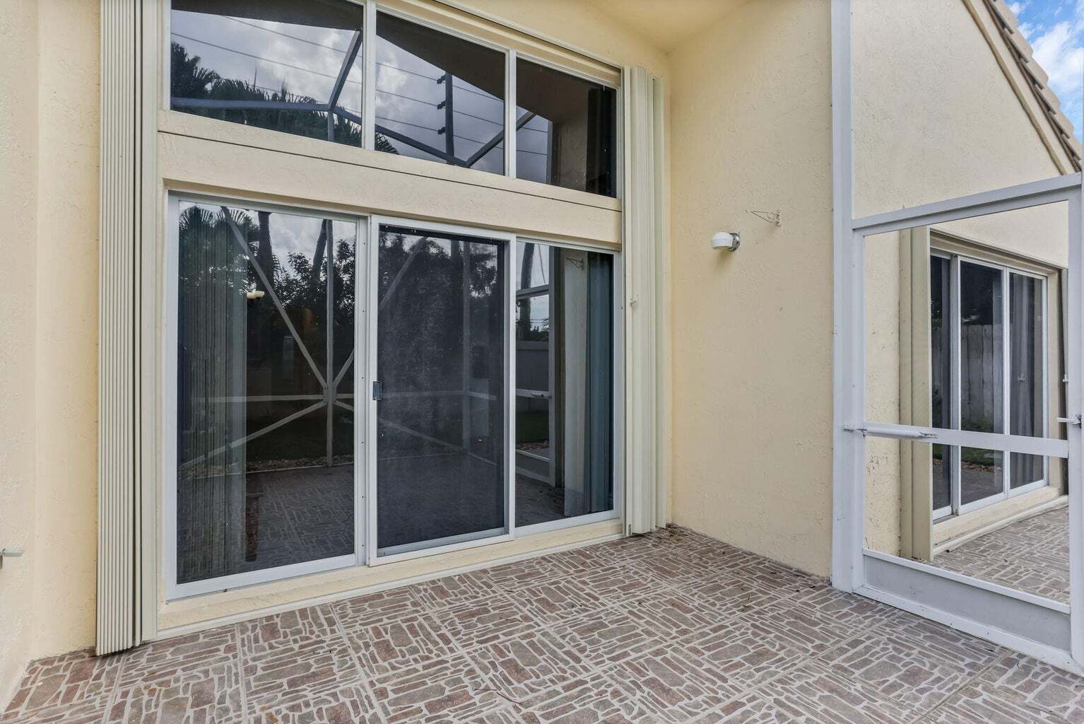 Building Photo - 7607 Colony Lake Dr