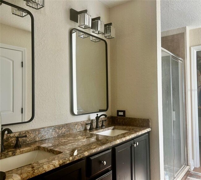 Building Photo - 6248 SW 48th Ave