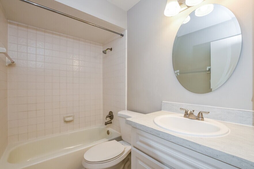 Building Photo - 496 Wild Fox Dr