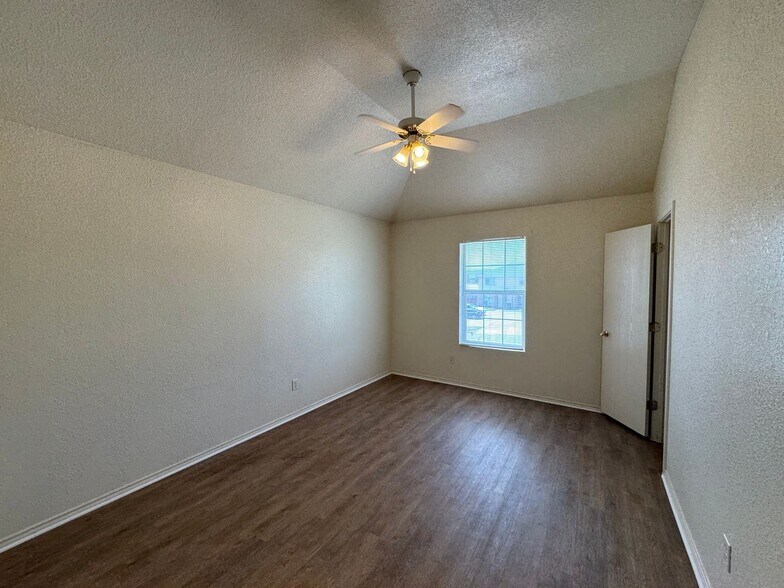 Building Photo - 4405 Abigail Dr