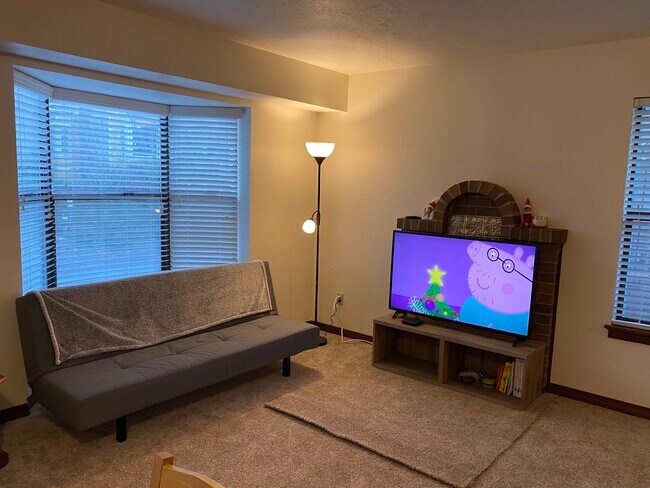 living room - 1439 SW Montgomery St