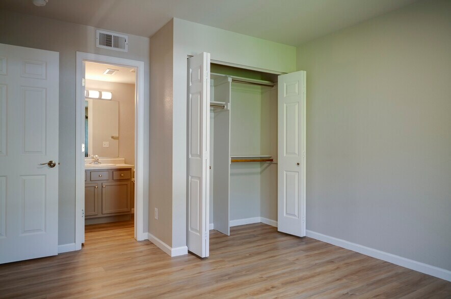 Building Photo - 4203 Sunset Ridge Ct